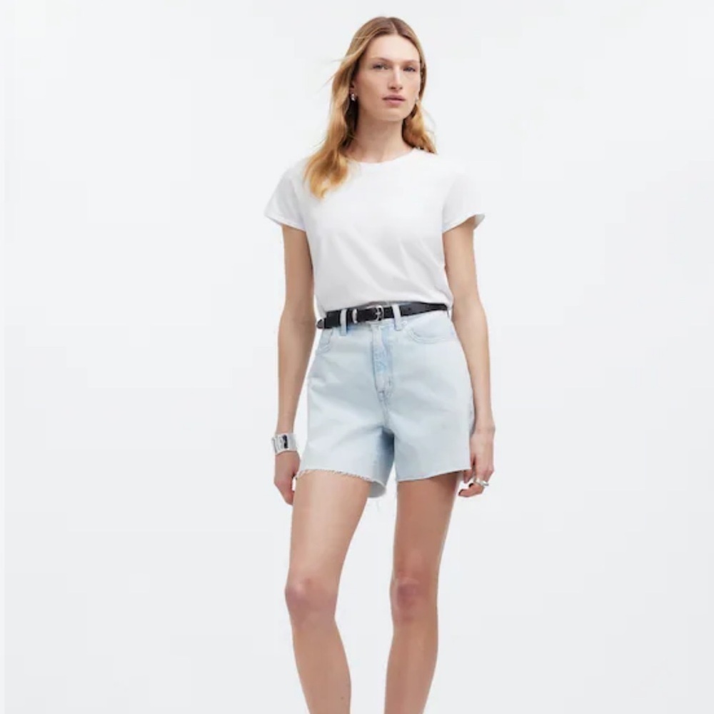 Madewell // EUC The '90s Mid-Length Jean Short in Pearlman Wash - Picture 3 of 10